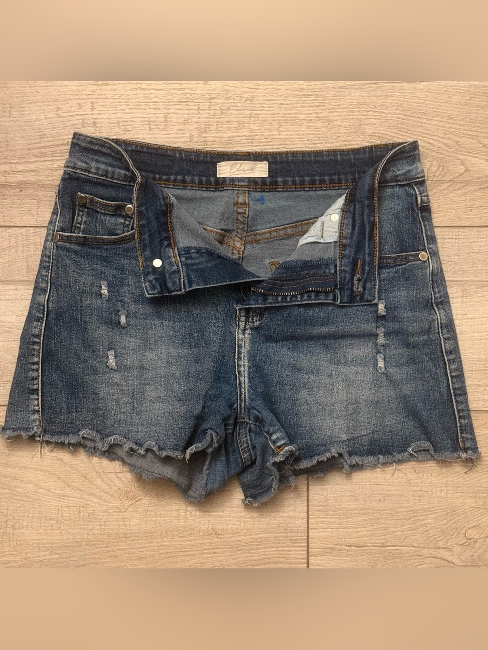 Elan Distressed Mid Rise Short - Denim. NWT Size (M) Medium - Picture 3 of 10